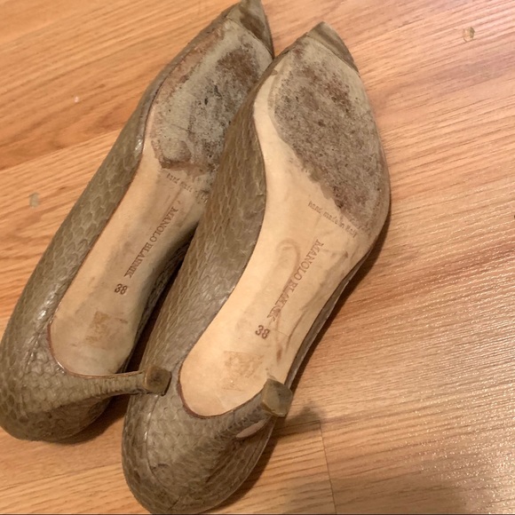 Manolo Blahnik Snakeskin Pointed Toe Pumps - 8 - Picture 5 of 8